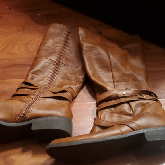 Shoes - Picture 2 of 2